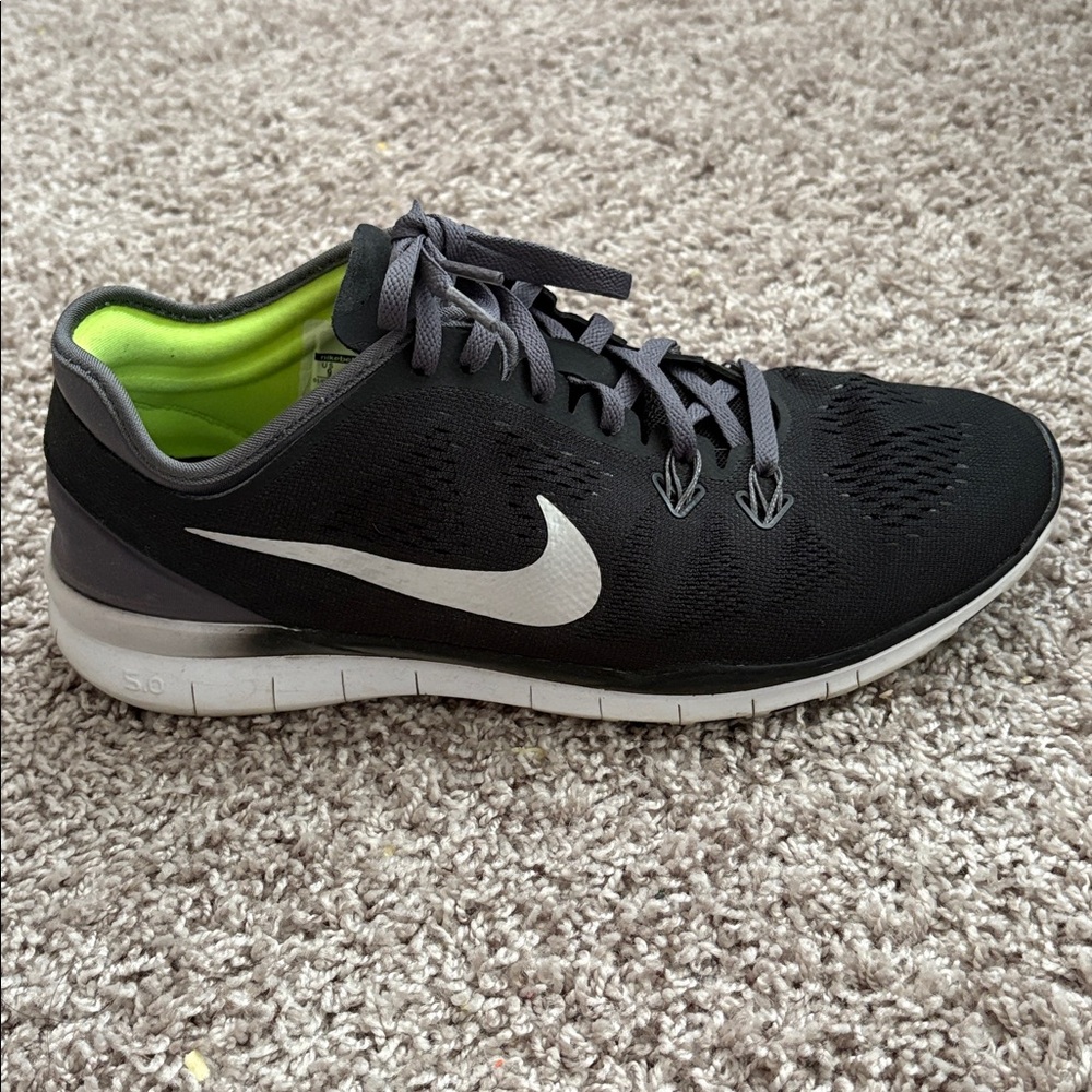 Nike Free TR FIT 5 Black and Gray Athletic Sneakers